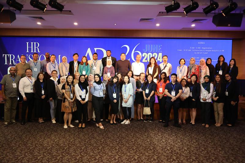 Participants group photograph at HR Transform 2024